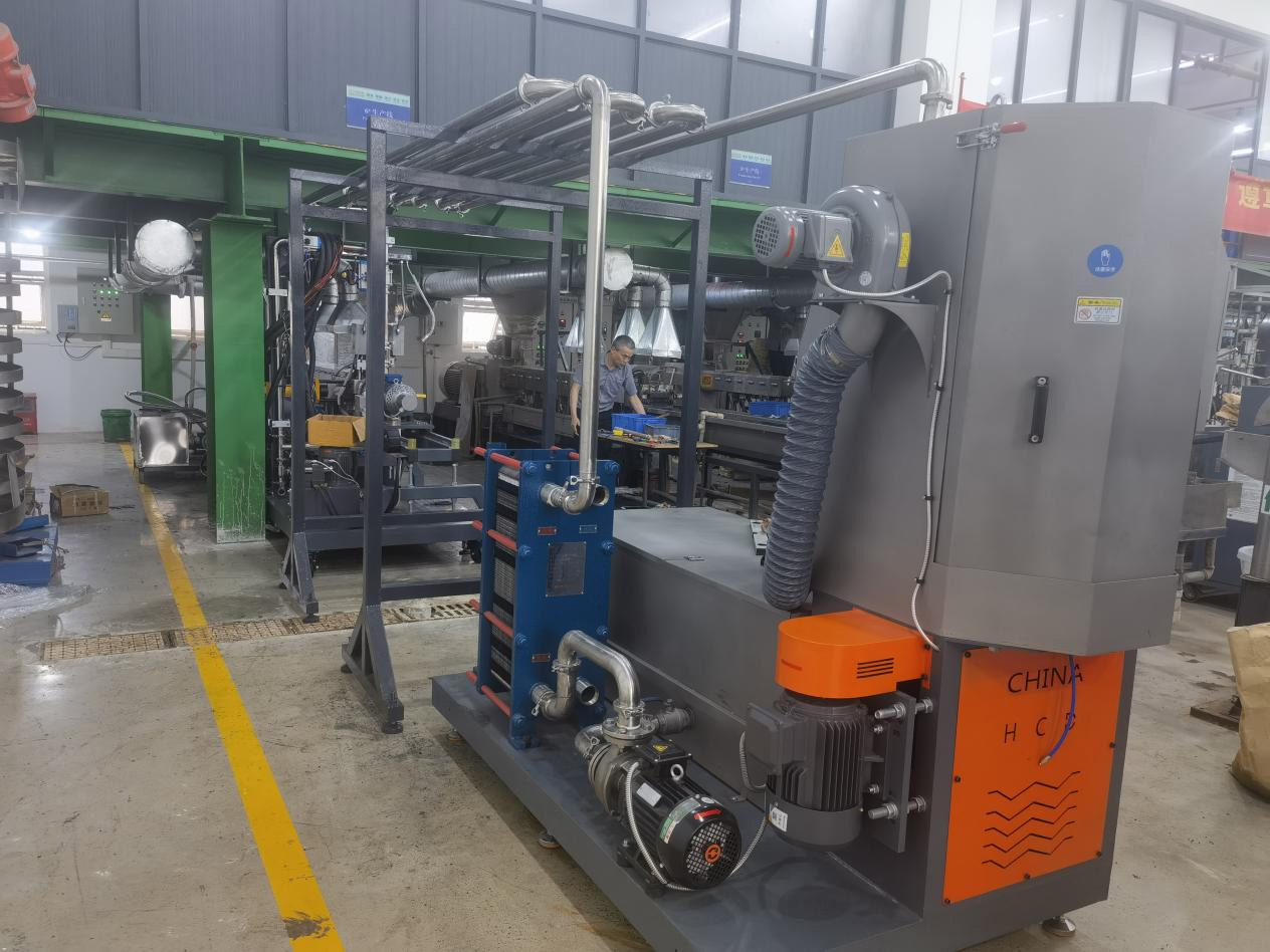 力塑TPE引進雙螺桿擠齣(chu)機+水下(xia)切生産線自動化設備 力塑TPE引進雙(shuang)螺桿擠齣機+水下切生産線(xian)自動化設備